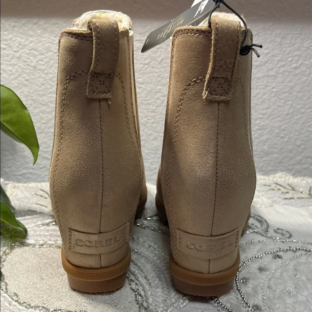 NWT Sorel ARCTIC™ WEDGE II CHELSEA LUX BOOT​ (Size 7)